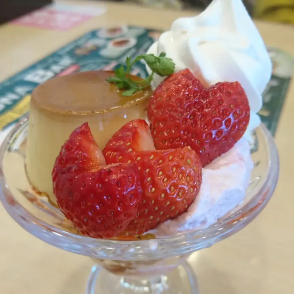 ジョナサンで苺サンデー🍓|しまだ ちえこさん