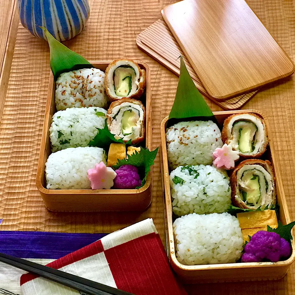 🍱３月１６日(土) 今日のお弁当
○ おむすび（青じそ梅・ごま昆布・大根菜）
○ ササミチーズフライ
○ 玉子焼き
○ 紫ブロッコリーのマリネ
○ 大葉・花麩|mutsumi☺︎さん