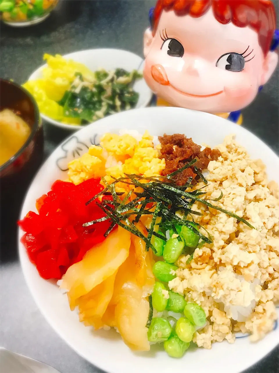 Snapdishの料理写真:具沢山で楽しいおいしい♡７色そぼろ丼。|ぽき。さん