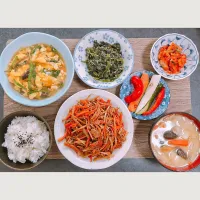 Snapdishの料理写真:【晩御飯】
きんぴらごぼう
ニラ玉あんかけ
ほうれん草の胡麻和え
白菜キムチ
自家製ピクルス
具沢山豚汁
白米|たろさんさん