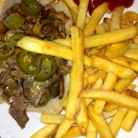 Snapdishの料理写真:Cheesesteak sandwich with fries|Garthoneさん