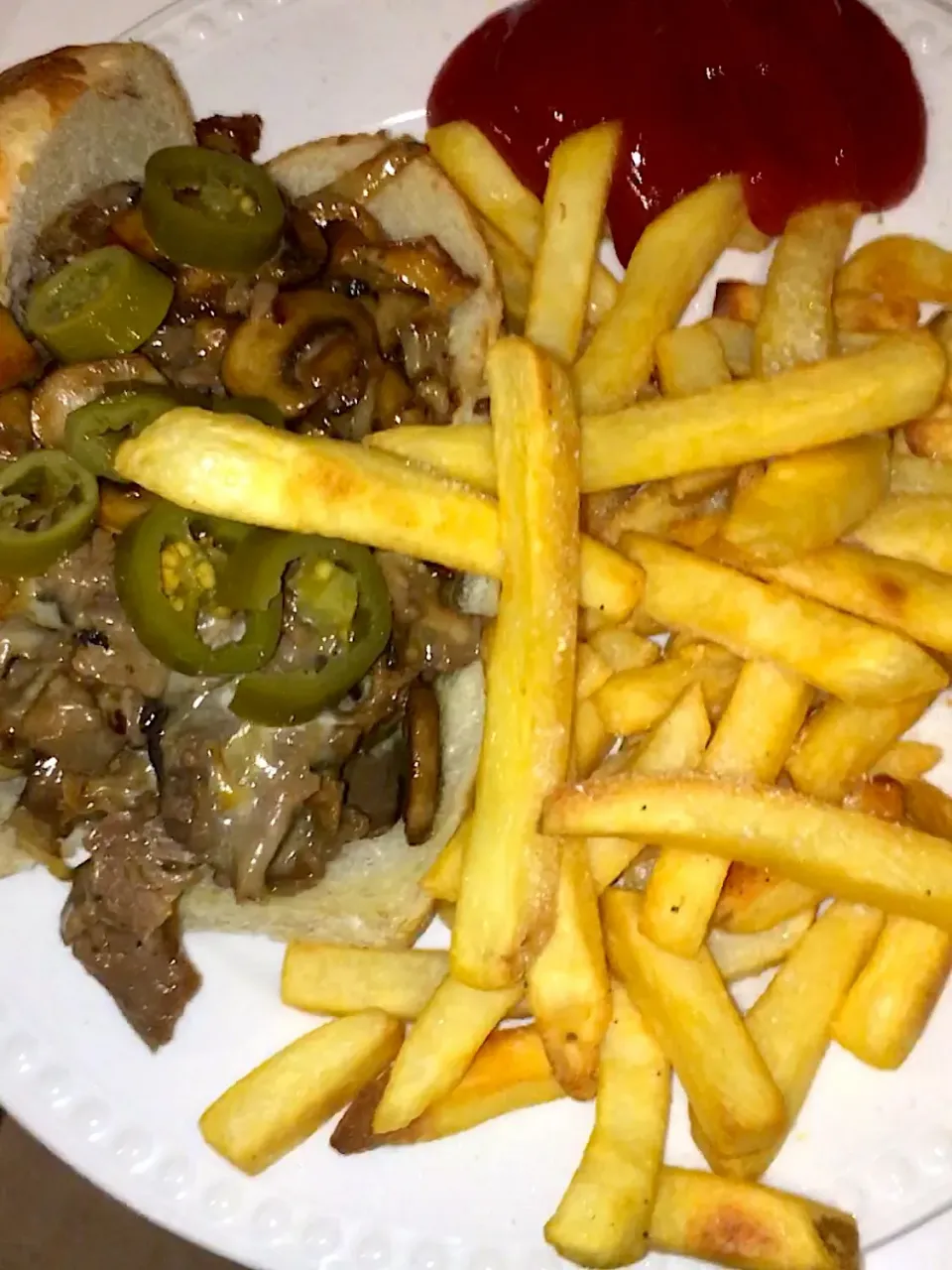 Cheesesteak sandwich with fries|Garthoneさん