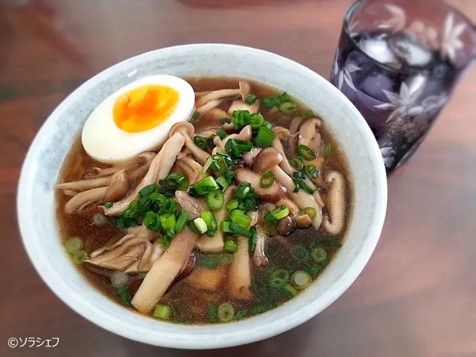 今日の昼ご飯は、きのこの焦がしバター醤油ラーメンだよ(*^^*)|ソラシェフさん