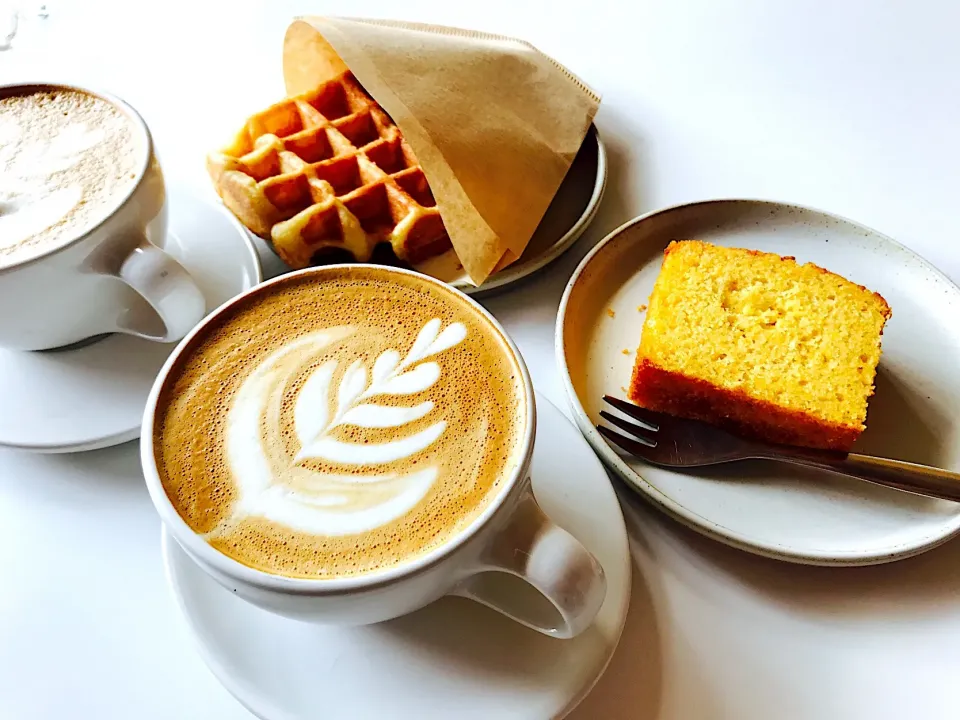 カフェラテとオレンジカントリーケーキ|あお♡あおさん