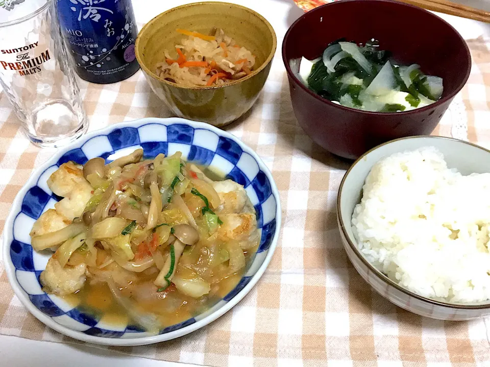 Snapdishの料理写真:豆腐とわかめの中華風スープ、切り干し大根、タラの野菜あんかけ|KKOさん