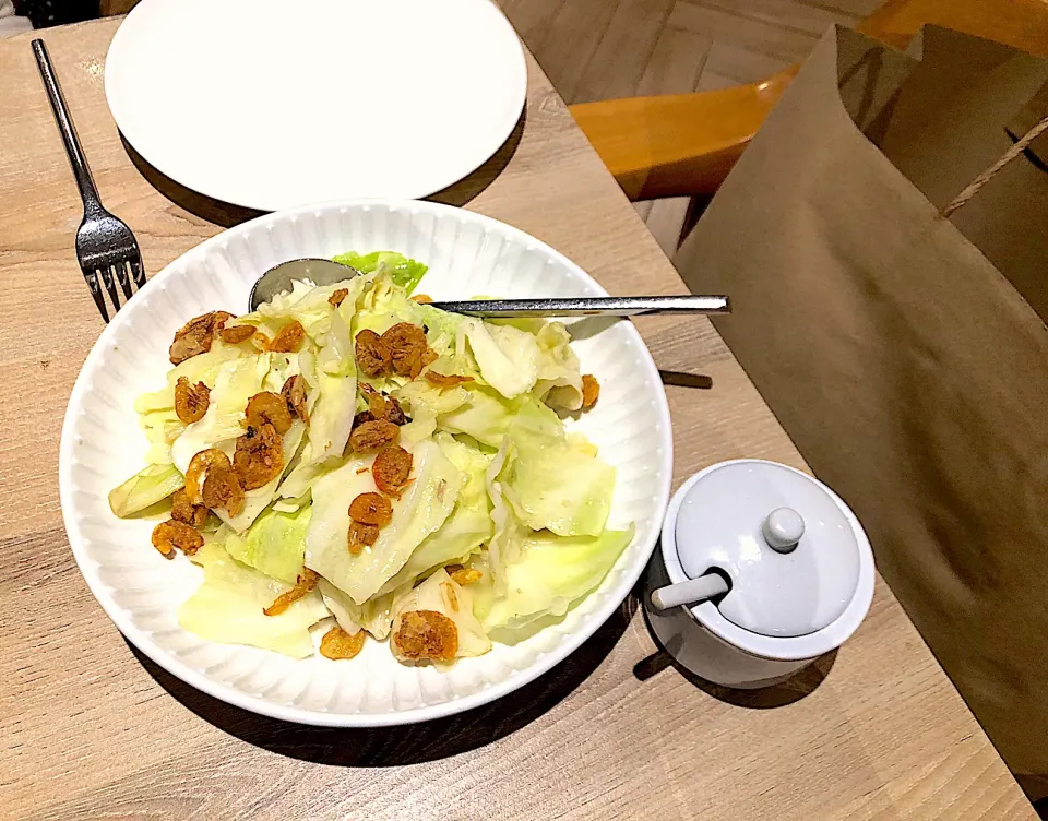 Fried Cabbage with Fish sauce @ Mea Yui, Paholyothin road BKK.|Chalinee Kalyanamitraさん