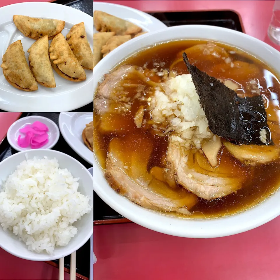 チャーシュー麺🍜
揚げ餃子🥟|るみおんさん