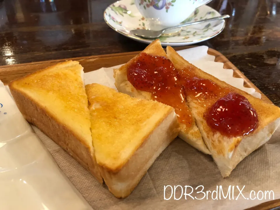 Snapdishの料理写真:東出珈琲店 トースト|ddr3rdmixさん