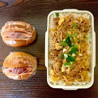 Snapdishの料理写真:キムチ風味肉野菜炒め弁当＆朝食用ホットドッグ|emoさん