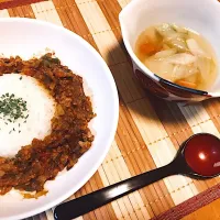 Snapdishの料理写真:キーマカレー   生姜コンソメスープ|yuiさん