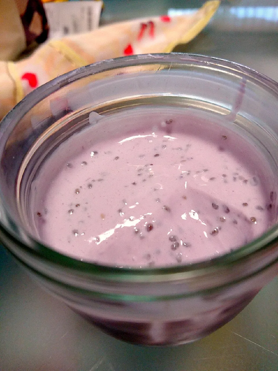 Blueberry mixed Yogurt and chiaseeds|Oderu Michaler Kanekoさん