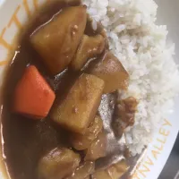 お昼ご飯
じゃがいもだらけのカレー|Kahoch!nさん