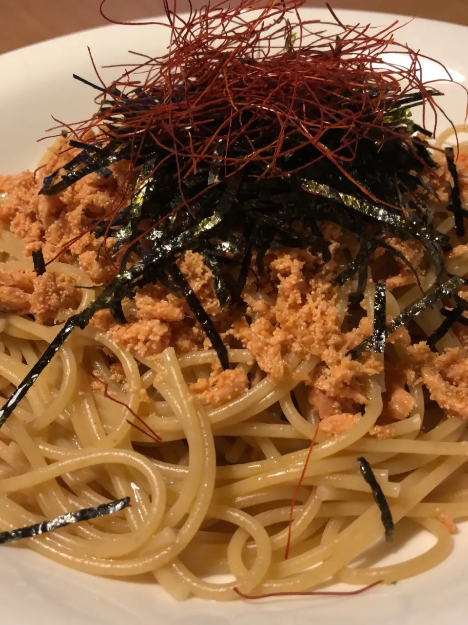 Snapdishの料理写真:スキレット DE 焼きさけたらこの和風スパゲティーニ #スキレット #パスタ #焼きさけたらこ|角康広さん