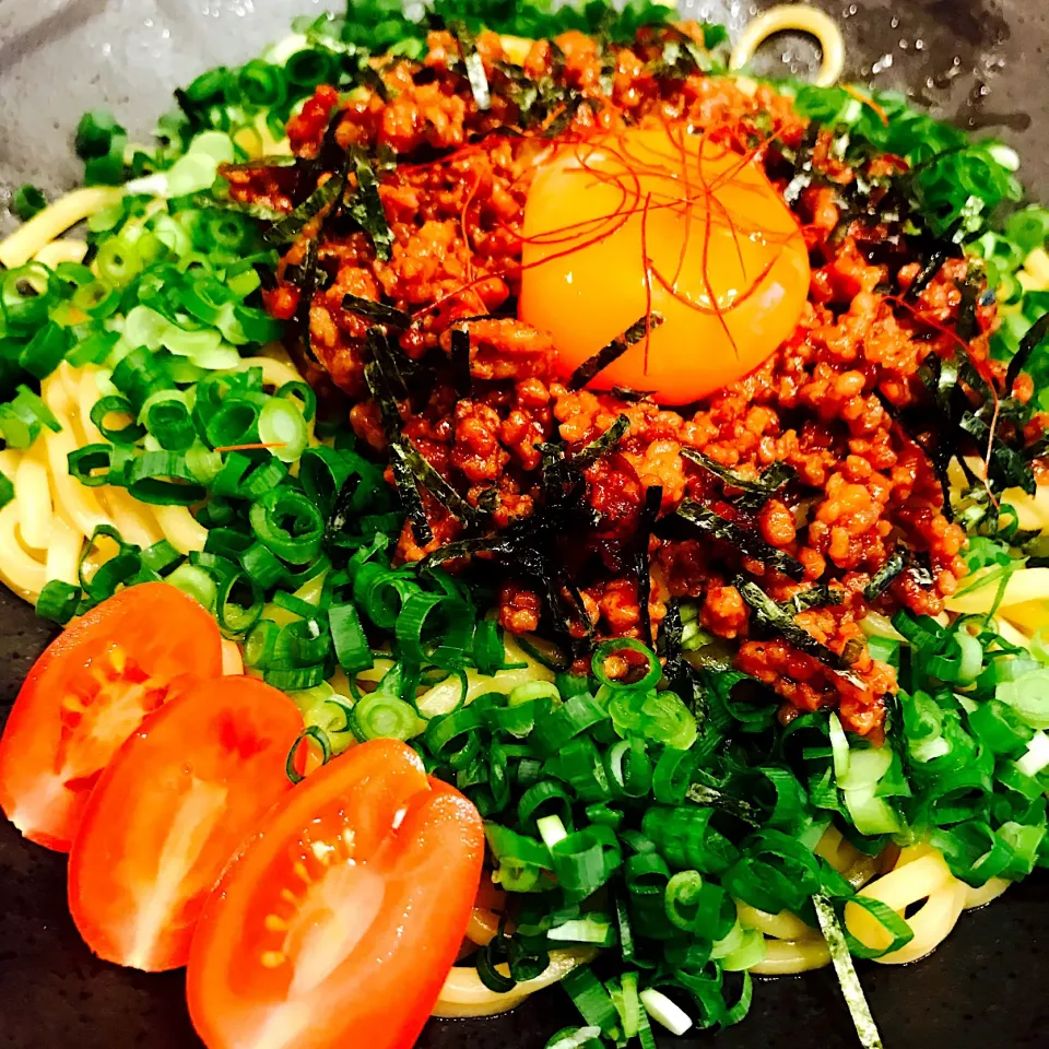 台湾混ぜそば
豆板醤に鷹の爪入りの肉あん🌶食べる時にお好みでさらにラー油をどーぞ🔥辛くて美味しい
#台湾混ぜそば
#辛い
#晩ごはん|あお♡あおさん