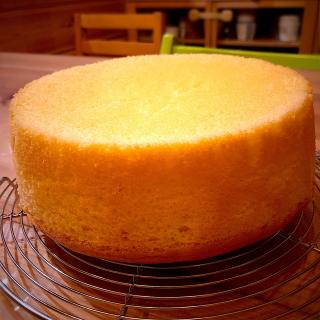 感動のふわふわジェノワーズ 赤ちゃんの肌 のレシピです 巨大ケーキはこれの丸々 倍で作ってます Chef 中川浩行 Snapdish スナップディッシュ Id 9yiiwa