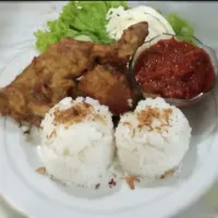 nasi ayam goreng|Harpenastiさん