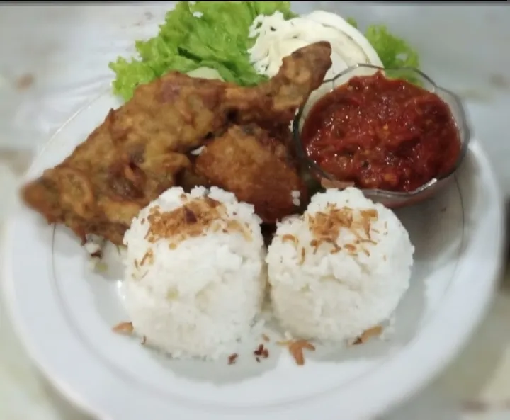 nasi ayam goreng|Harpenastiさん