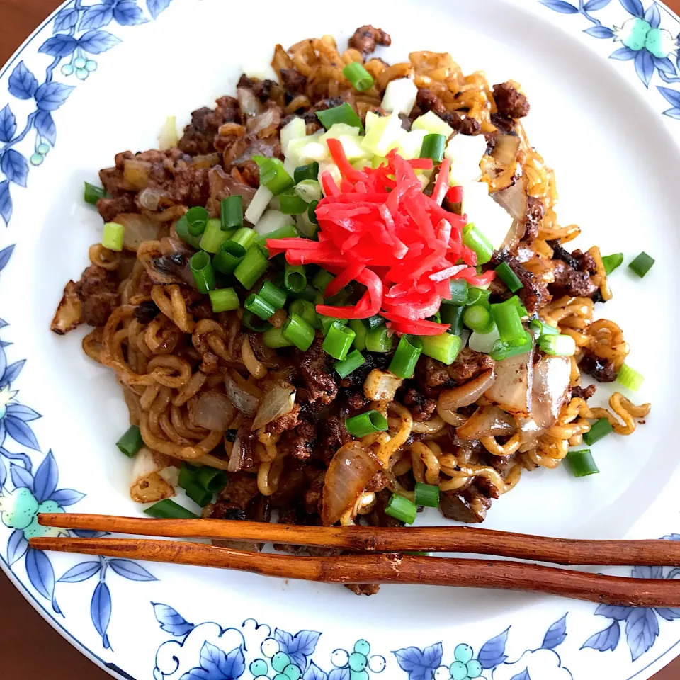 珍味( ´ ▽ ` )ﾉさんの料理 韓国式ジャージャー麺(자장면) 韓国インスタント麺のジャージャー麺バージョン|ももさん