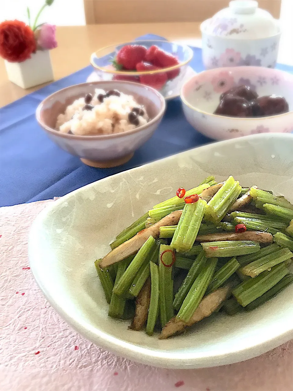 香りと歯ざわりが大好き💕今だけの春野菜
葉ごぼうのきんぴら|サミカさん