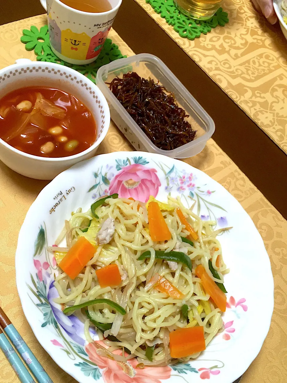 ごま油香る塩味焼きそば♪シンプルミネストローネ♪いかなごのくぎ煮♪|ちぃさん