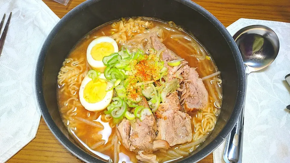 家飲み〆はラーメン
サッポロ一番味噌ラーメン|卯月さん