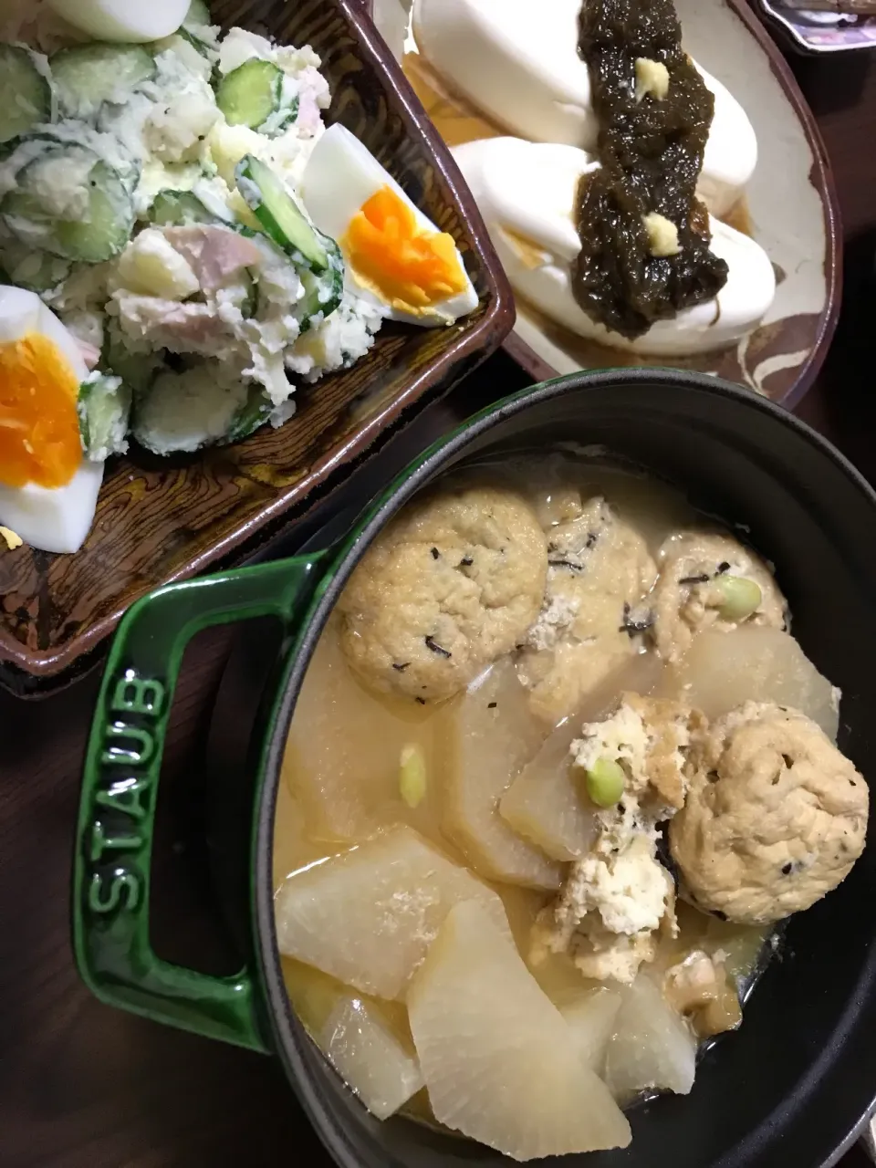 Snapdishの料理写真:3月18日晩ご飯。がんもどきと大根のとりもも煮こみ、ポテサラ、もずくのせ豆腐。|あやさん