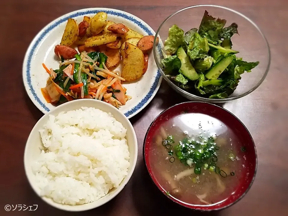 昨日の晩ご飯だよ(*^^*)
★じゃがいもとソーセージのカレー炒め
★ニラともやしのキムチ炒め
★チョレギサラダ
★大根おろしスープ|ソラシェフさん