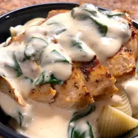 Spinach Pasta Alfredo with Grilled Garlic Chicken|Ostone31さん