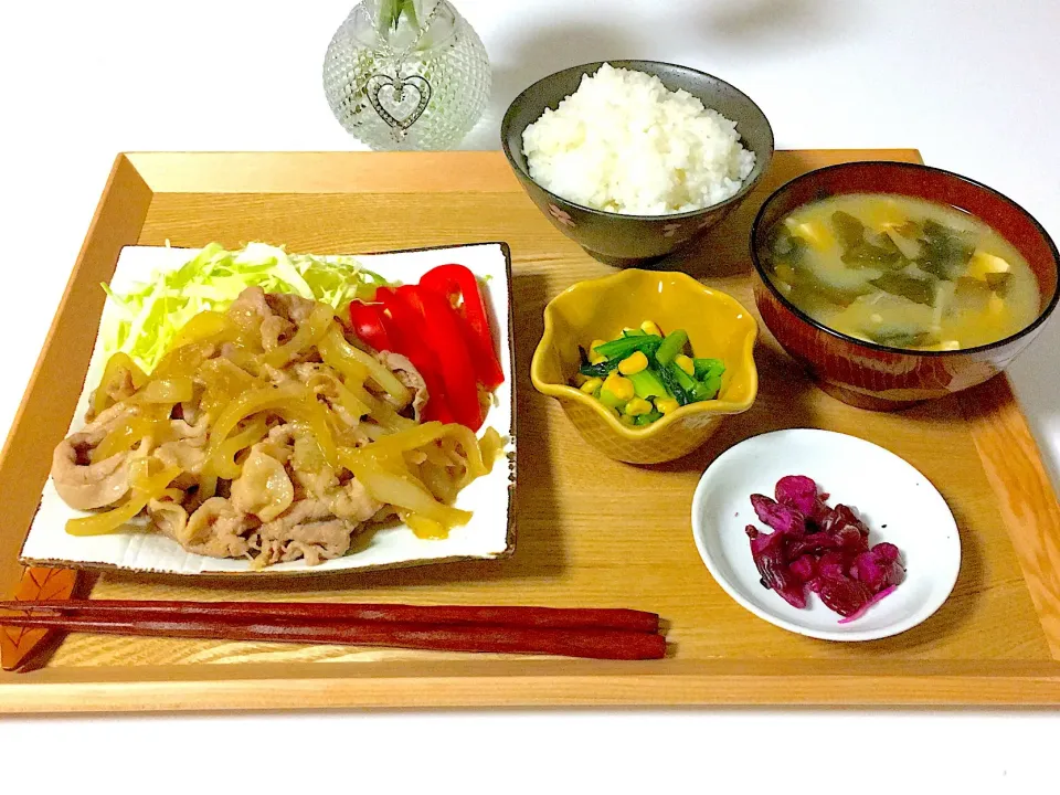 Snapdishの料理写真:#生姜焼き  #コーンとほうれん草のバターソテー  #しば漬け  #わかめと豆腐の味噌汁|しそさん