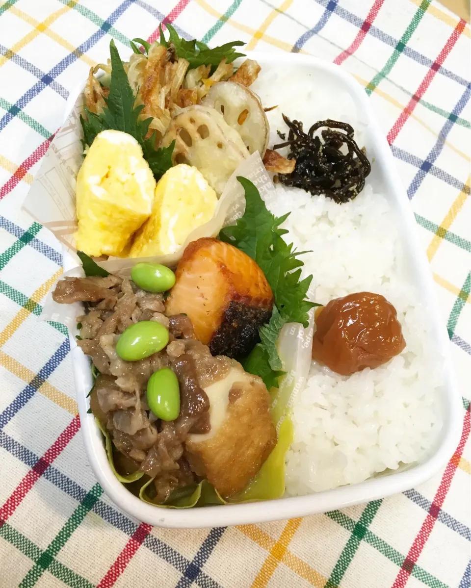 雨の日のパパ弁当は焼き鮭と野菜のかき揚げ弁当♪|key♪さん