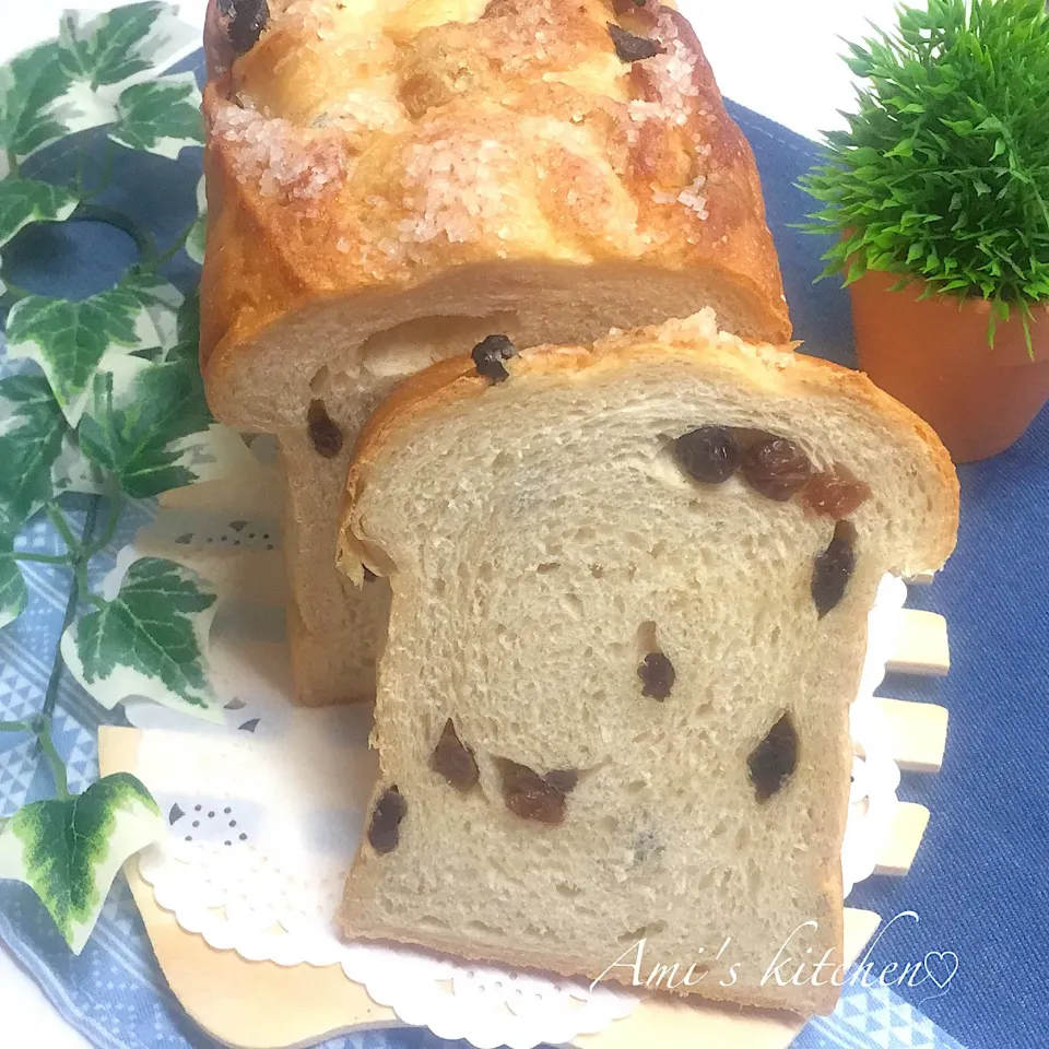 あみさんの料理 レーズンたっぷり黒糖レーズン食パン🍇|あみさん