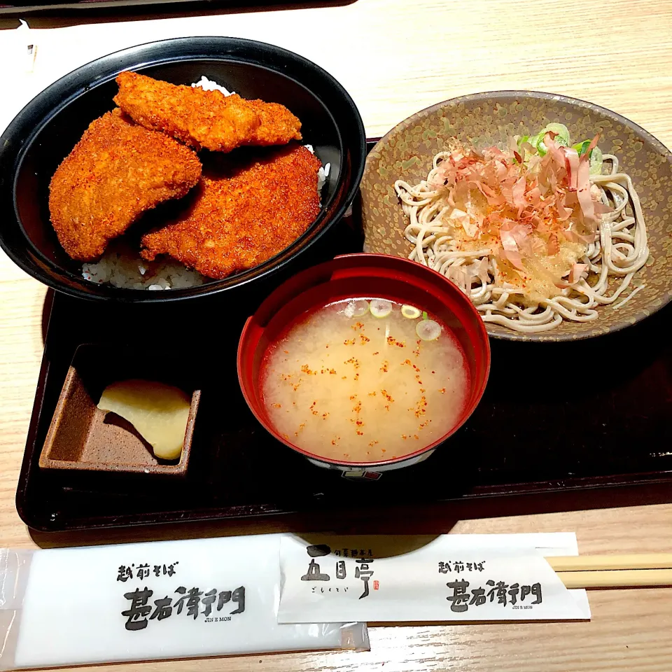 Snapdishの料理写真:福井名物ソースカツ丼とミニ越前おろし蕎麦😋|すかラインさん