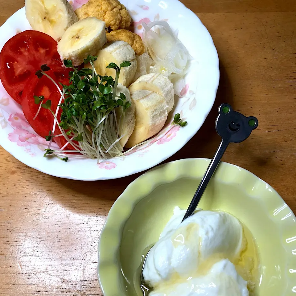 🍌🍅カリピクサラダ🥗玉葱酢
ヨーグルト蜂蜜🍯|Makokoさん