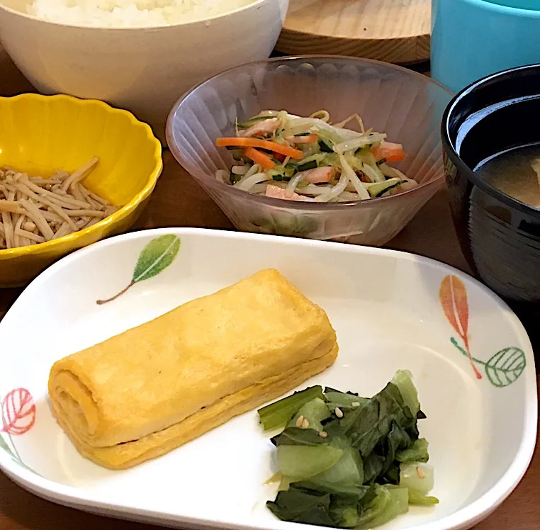 アル中病棟の朝ごはん☀️☀️🔆61日目
ごはん🍚  みそ汁（　）  だし巻き卵🥚  えのき茸旨煮|ぽんたさん