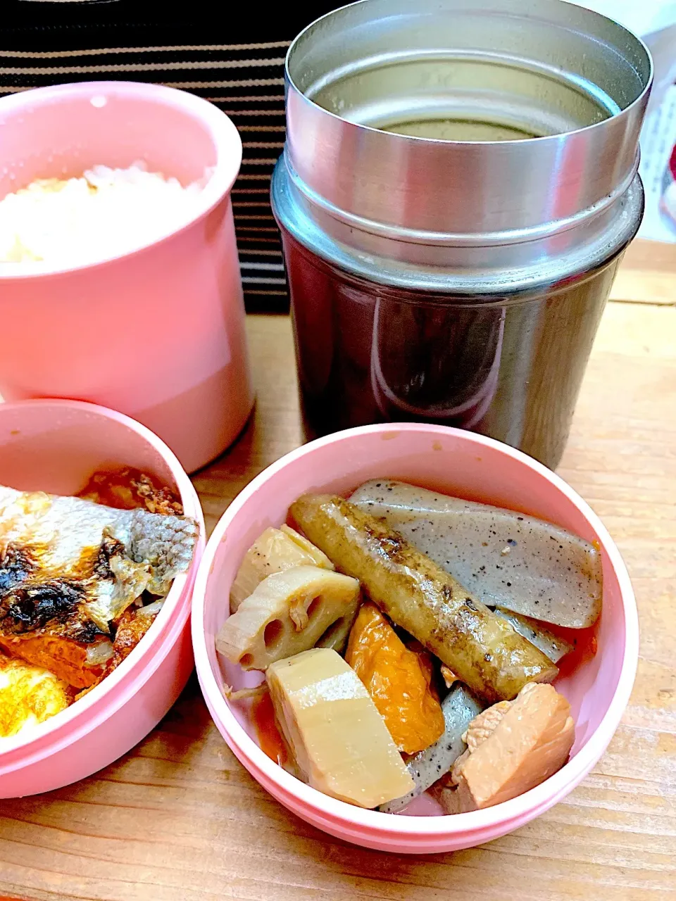 今日のお弁当。煮物はおすそ分けでいただいたもの😊|パオパオあつこさん