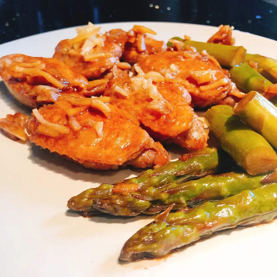 Snapdishの料理写真:Iris’s Today Lunch: Vinegar Seasoning Chicken Wings with Mexico Fresh Green Asparagus|Zhen Zhenさん