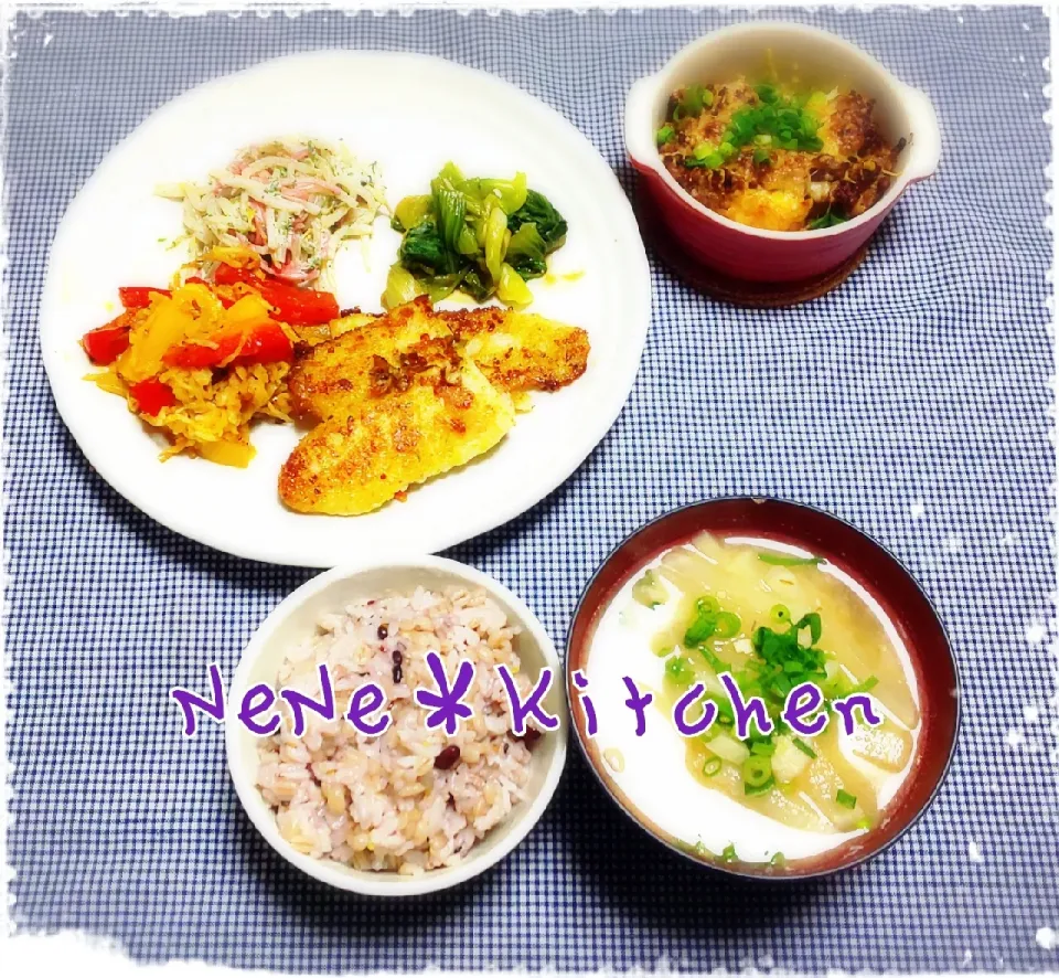 Snapdishの料理写真:白身魚のハーブパン粉焼き♡
切り干し大根とパプリカのスイチリ炒め☆
モヤシと紅生姜の青海苔マヨ和え♪︎
チンゲン菜のオイスターソース和え☆
厚揚げの肉味噌チーズ焼き♡|ねねさん