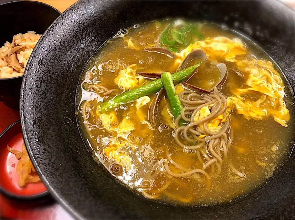 Snapdishの料理写真:あさりのかき玉汁カレーあんかけ蕎麦|じゅんさんさん