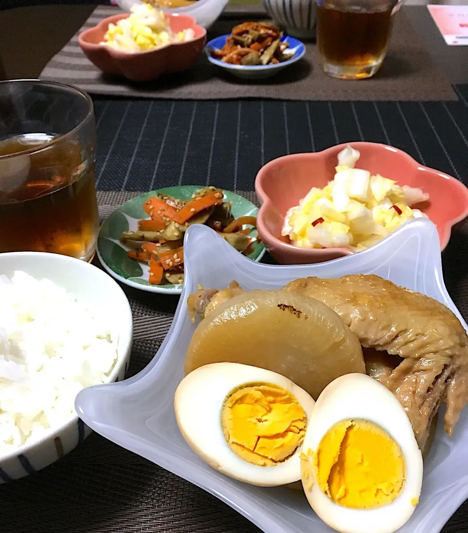 Snapdishの料理写真:・手羽先と大根の煮物
・ピリ辛白菜の甘酢漬け
・金平ごぼう|ちぐあささん