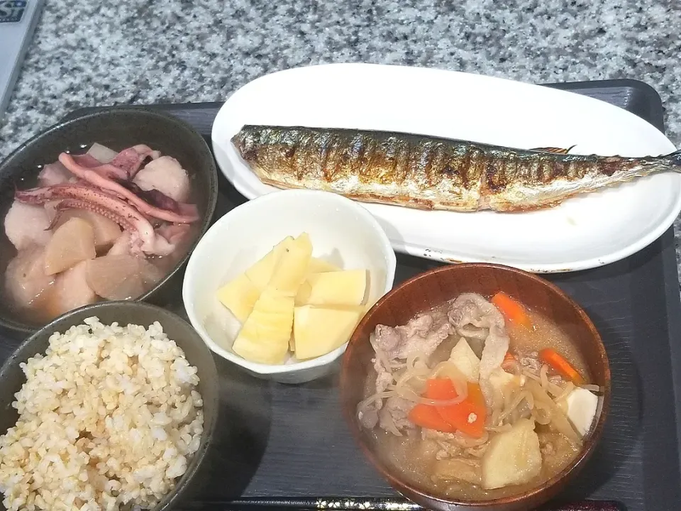 ・焼きサンマ
・イカと里芋と大根の煮物
・筍の煮付け
・豚汁|あぁちゃんさん