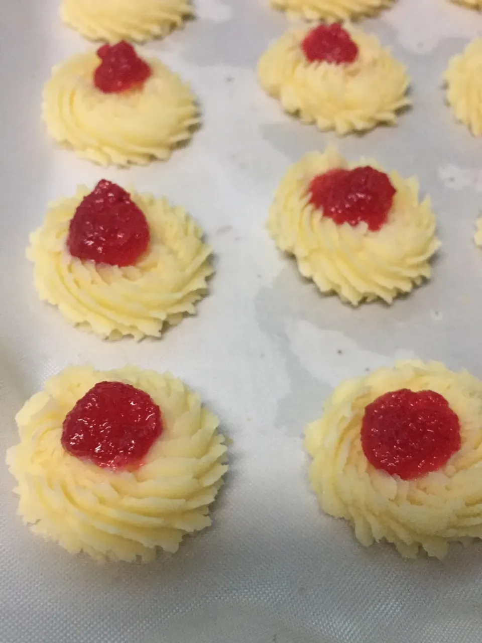 Butter cookies jem strawberry 🍓 
Homemade kek nis|Nasi Lemak Oishiさん