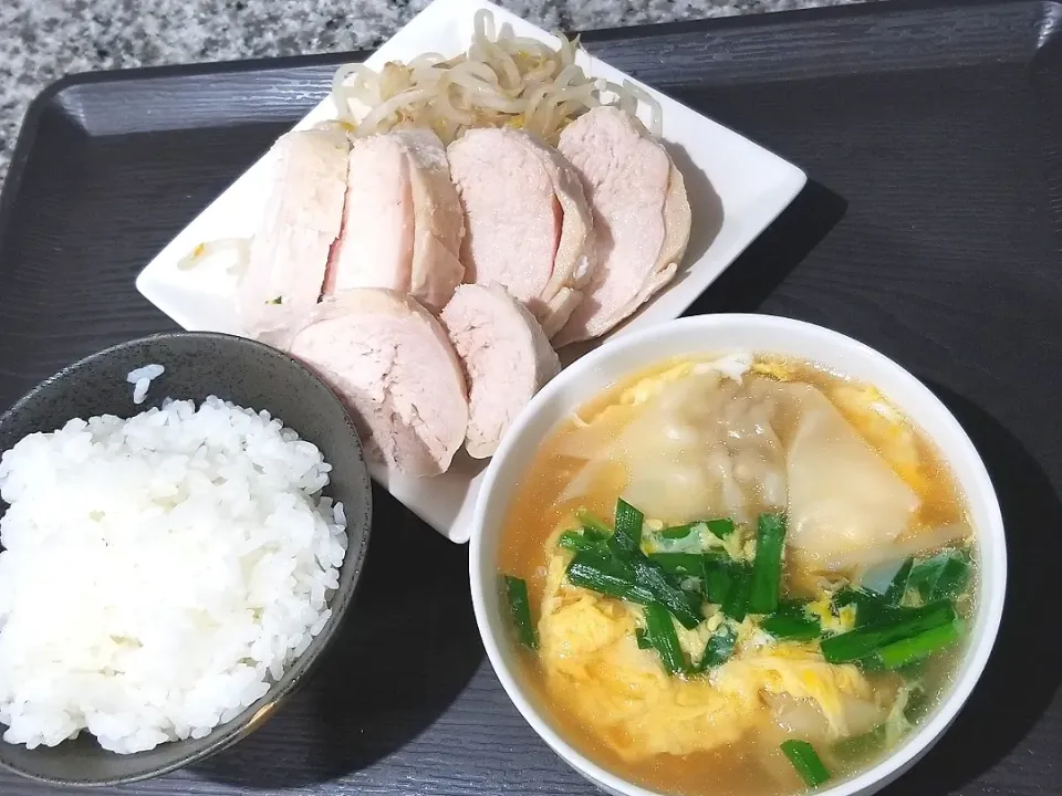 鶏胸肉でジューシーハム
ふわたまワンタンスープ|あぁちゃんさん