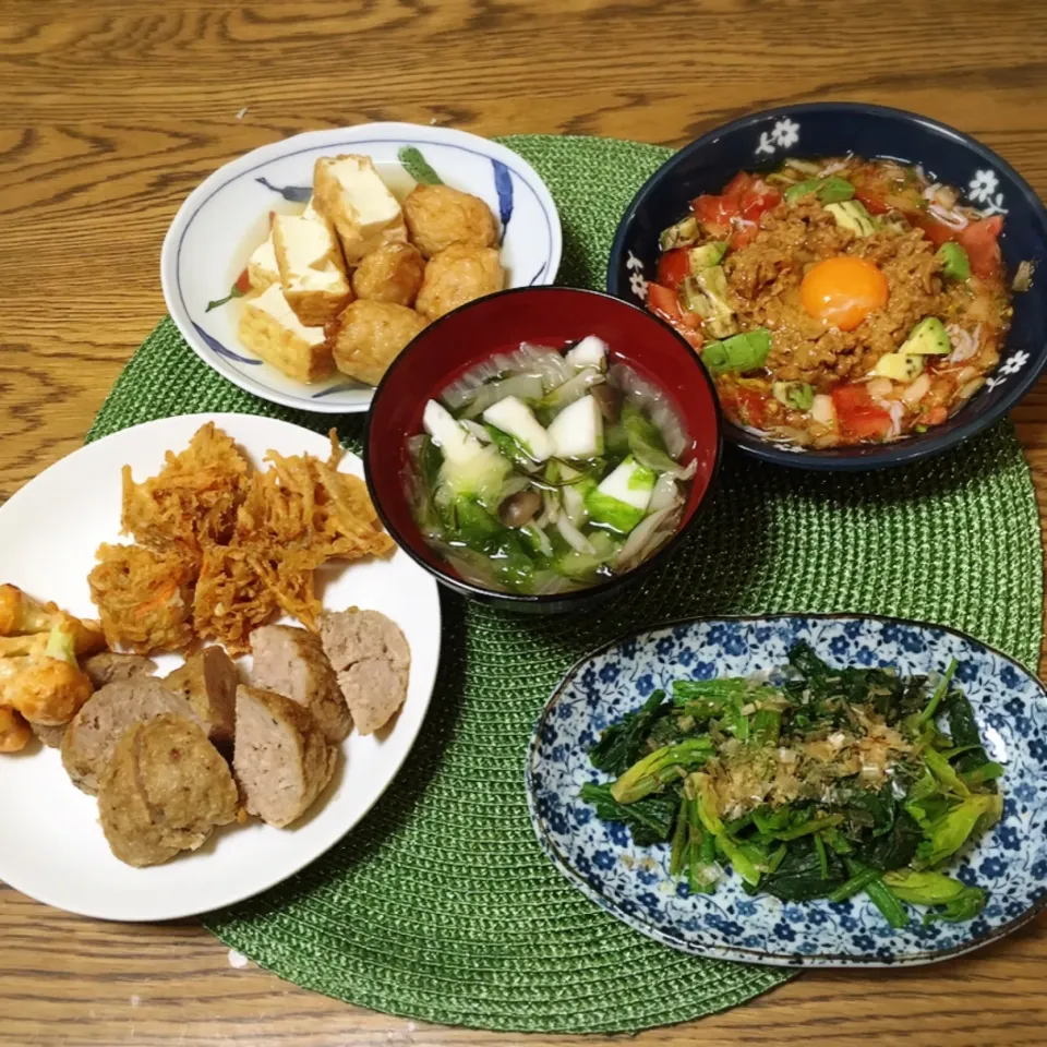 絹揚げとイカボールの煮物・納豆・はんぺんとあおさのおつゆ・ほうれん草おひたし・鶏ハンバーグとごぼう天とケチャマヨカリフラワー|美也子さん