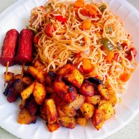 Snapdishの料理写真:pasta paired with fried plantain and susage😍|Busayo Jaiyesimiさん