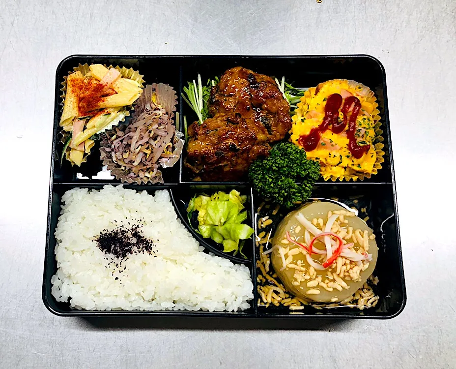 仕出し弁当作ってます。
今週は豚つくね弁当( ^ω^ )|Nakaba Kobayashiさん