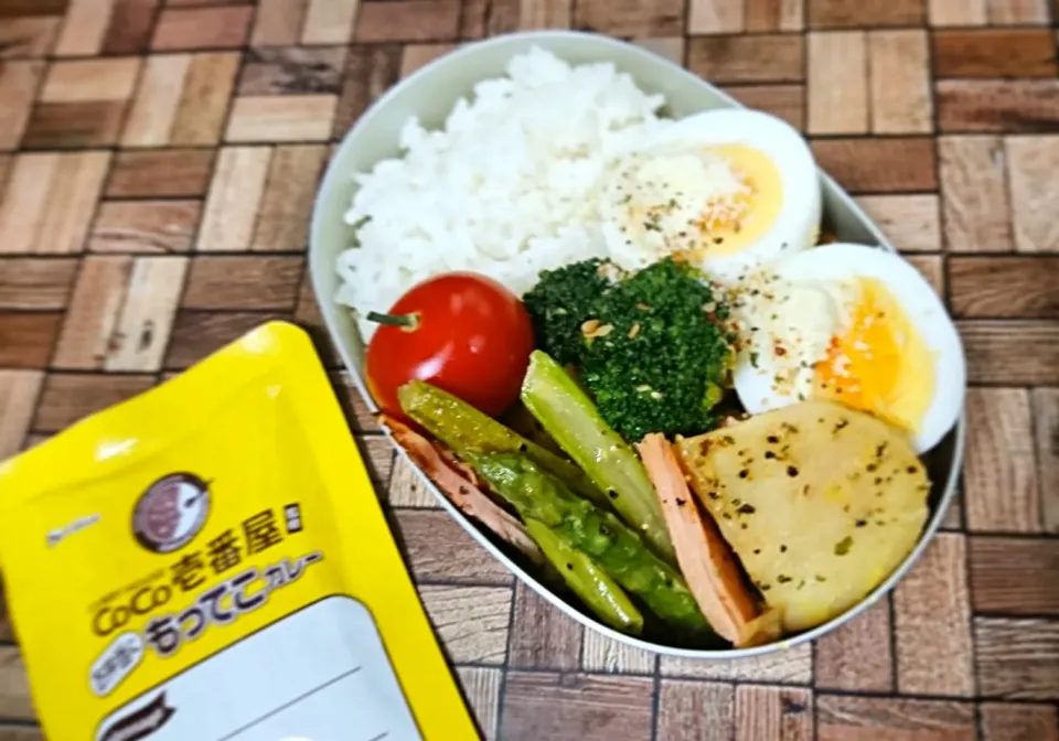 カレー弁当🍱😋|fumi ◡̈⋆さん