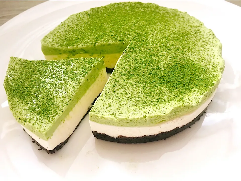 Snapdishの料理写真:抹茶のレアチーズケーキ🍰|はる꒰(๑´•.̫ • `๑)꒱さん