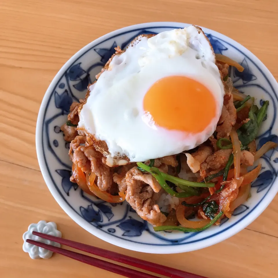 ピリ辛豚丼(||ﾟДﾟ)ﾋｨｨｨ!お昼ご飯|サチャンさん