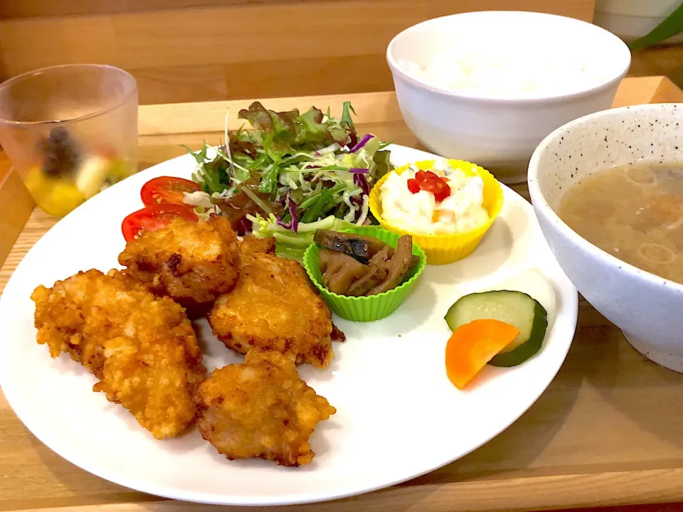 Snapdishの料理写真:本日のみつばちランチ〜若鶏の竜田揚げ〜|神力屋 火酒さん