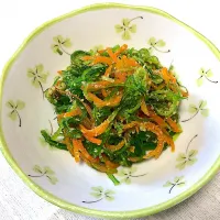 Snapdishの料理写真:Carrot & Seaweed Salad|Lazuk Hkawng Nawさん